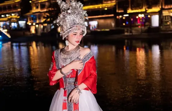 德陽Trip Moments【攝影師跟拍航拍約拍抓拍街拍寫真婚紗微電影/多語言翻譯/底片全送】