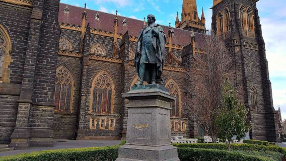 澳洲墨爾本聖巴特利爵主教座堂+吉朗彩繪木偶+十二門徒岩