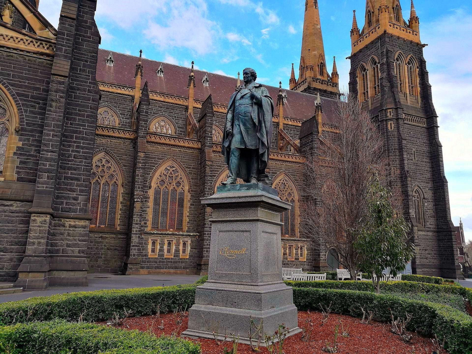 澳洲墨爾本聖巴特利爵主教座堂+吉朗彩繪木偶+十二門徒岩