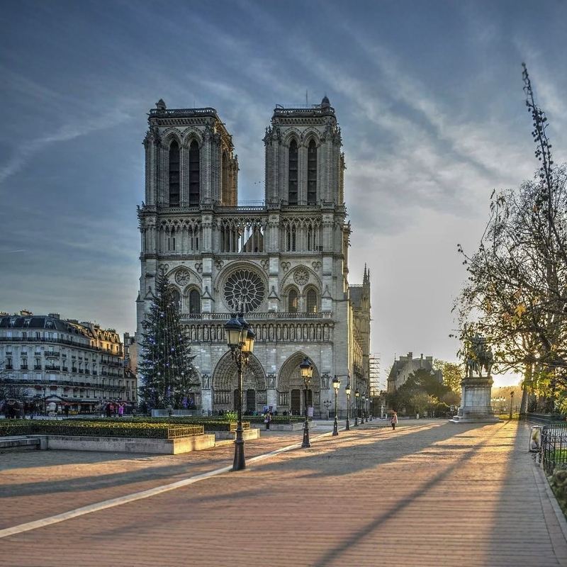 Notre-Dame Cathedral of Paris + Arc de Triomphe de l'Etoile + Eiffel Tower + Palace of Versailles day tour