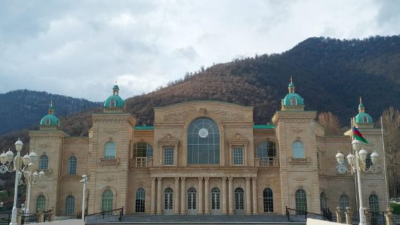 Baku: Berge und Geschichte: Shamakhi-Gabala-Flucht