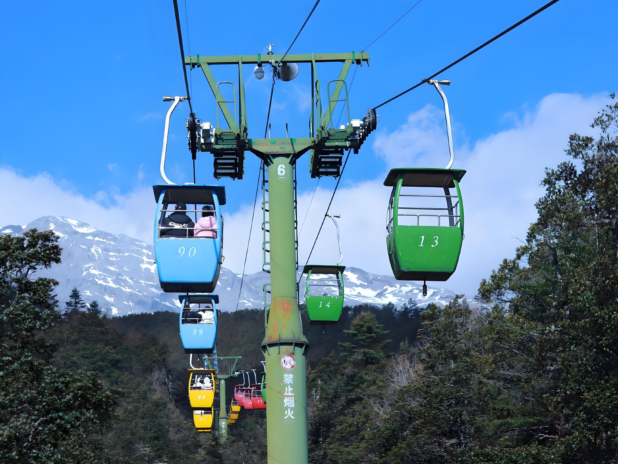 Lijiang Jade Dragon Snow Mountain, Blue Moon Valley, Yakping Cableway Day Tour (Chinese-language group tour) with optional performances
