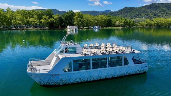 Girona: Lake of Banyoles Boat Tour