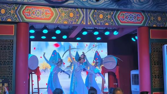 Chengdu Shenghua Theater Teahouse - Sichuan Opera Face-changing Show (Intangible Heritage Performance + Fire Spitting Skill + Savoring Covered Bowl Tea)