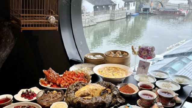 Suzhou·Gusu Boat Banquet | A Feast to Enchant Jiangnan: Intangible Cultural Heritage Painted Boat Cruise × Immersive Su Cuisine Feast (Dual Option: River View/Painted Boat)