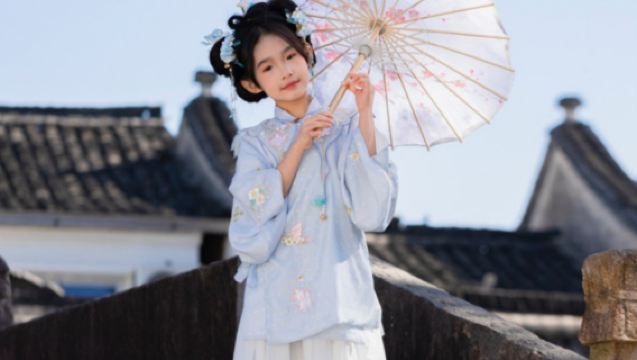 Lawatan Sehari Sewaan Peribadi ke Bandar Lama Xinshi [Pengalaman Pakaian Han + Perahu Dayung] Tempat Popular Termasuk Makan Tengahari