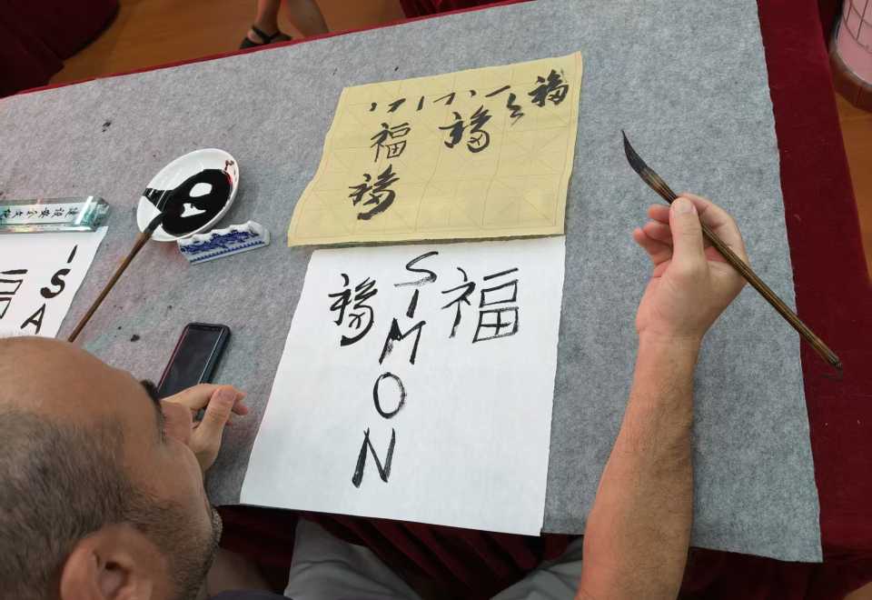 西安2-5人少人数ツアー】中国書道体験 書院門＋城壁半日観光 徒歩