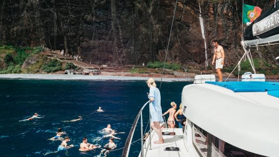 Funchal Bay: Dolphin & Whale Watch Luxury Catamaran Cruise
