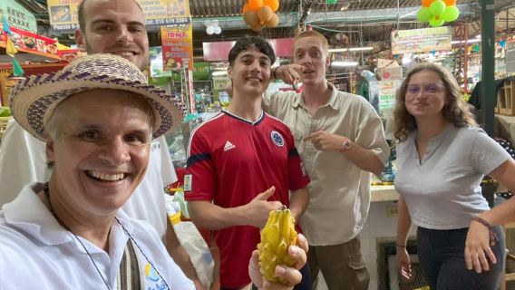 Cali: Fruit Market Walking Tour with Tastings