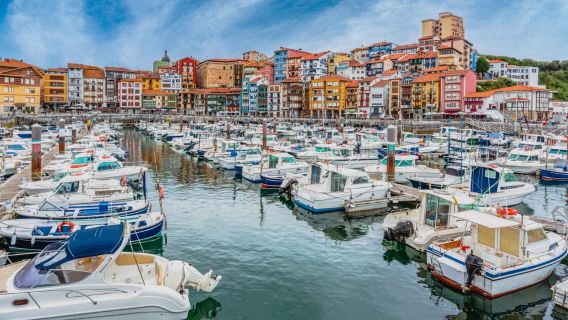 Bilbao: Gaztelugatxe, Bermeo, Mundaka, Gernika, & Wine Tour
