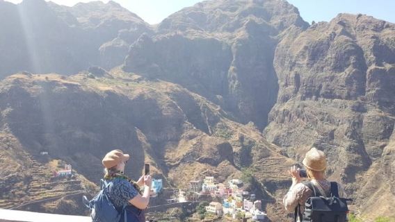 Santo Antão Höhepunkte: Tagesausflug mit dem Auto inkl. Fähre ab São Vicente
