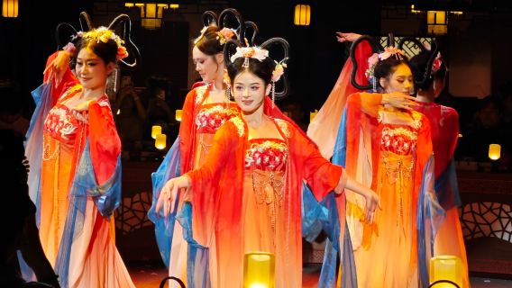 Shanghai Xu Yan - Yu Have Butik (Immersiv Tang-Song kejserlig banketforestilling + raffineret måltid med musik- og danseoptreden + kejserlig audiovisuel oplevelse + mulighed for at opleve antik tøj og makeup til fotos)
