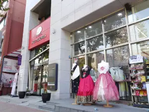 Hanbok Experience-Hanboknam at Changdeokgung Palace Store