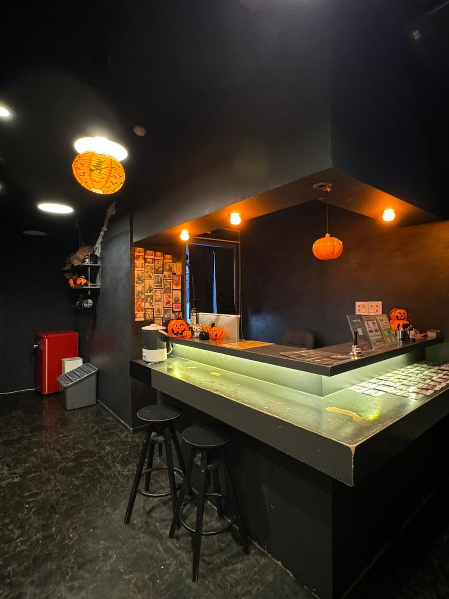 Sinchon Escape Room Experience - Black Branch