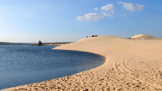 one-day tour in Mui Ne, Vietnam: Start and end in Ho Chi Minh + round Round-trip private charter+ white sand dunes + fishing village + red sand dunes