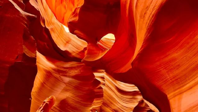 12-hour private charter round-trip from Las Vegas to Antelope Canyon, Horseshoe Bend, and Lake Powell - Premium Selection