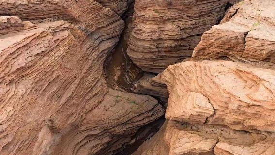 拜城烈焰泉+天山神祕大峽谷+克孜爾魔鬼城+克孜爾紅石林一日遊