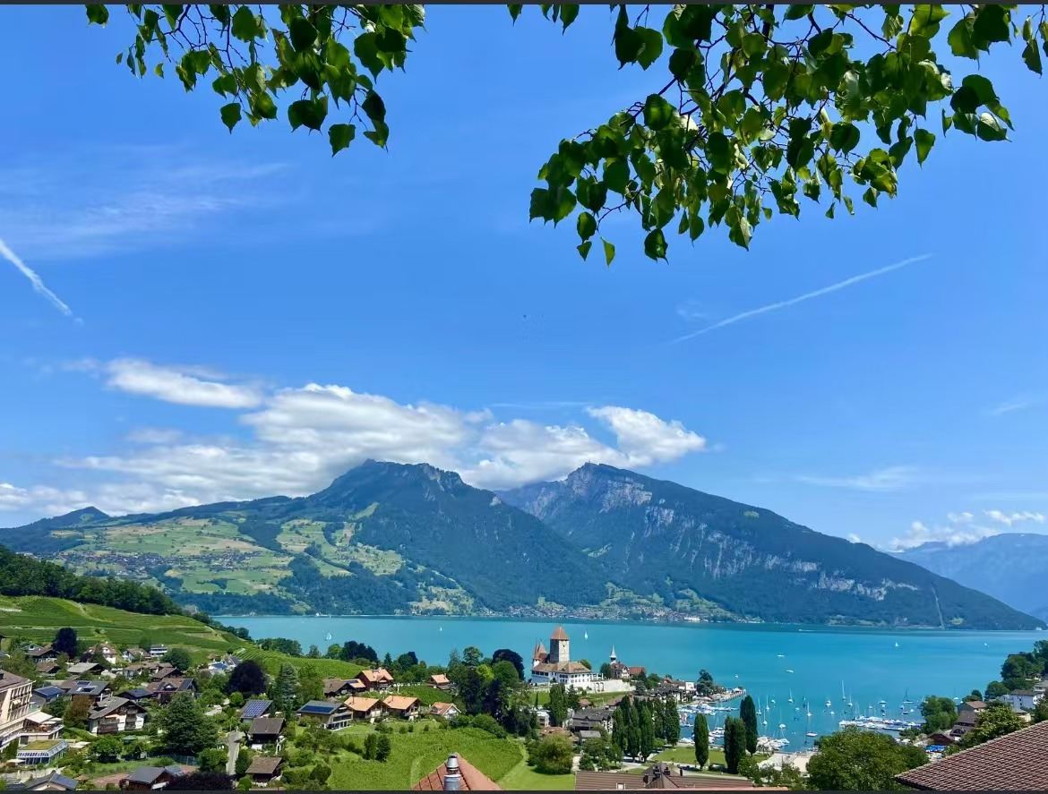 因特拉肯一日遊：圖恩湖+施皮茨小鎮+貝亞圖斯洞+布里恩茨湖