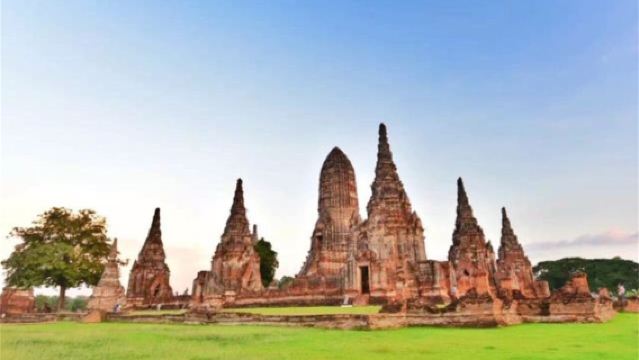 Ayutthaya,Thailand Bang Pa-In Palace,Floating Temple one-day tour