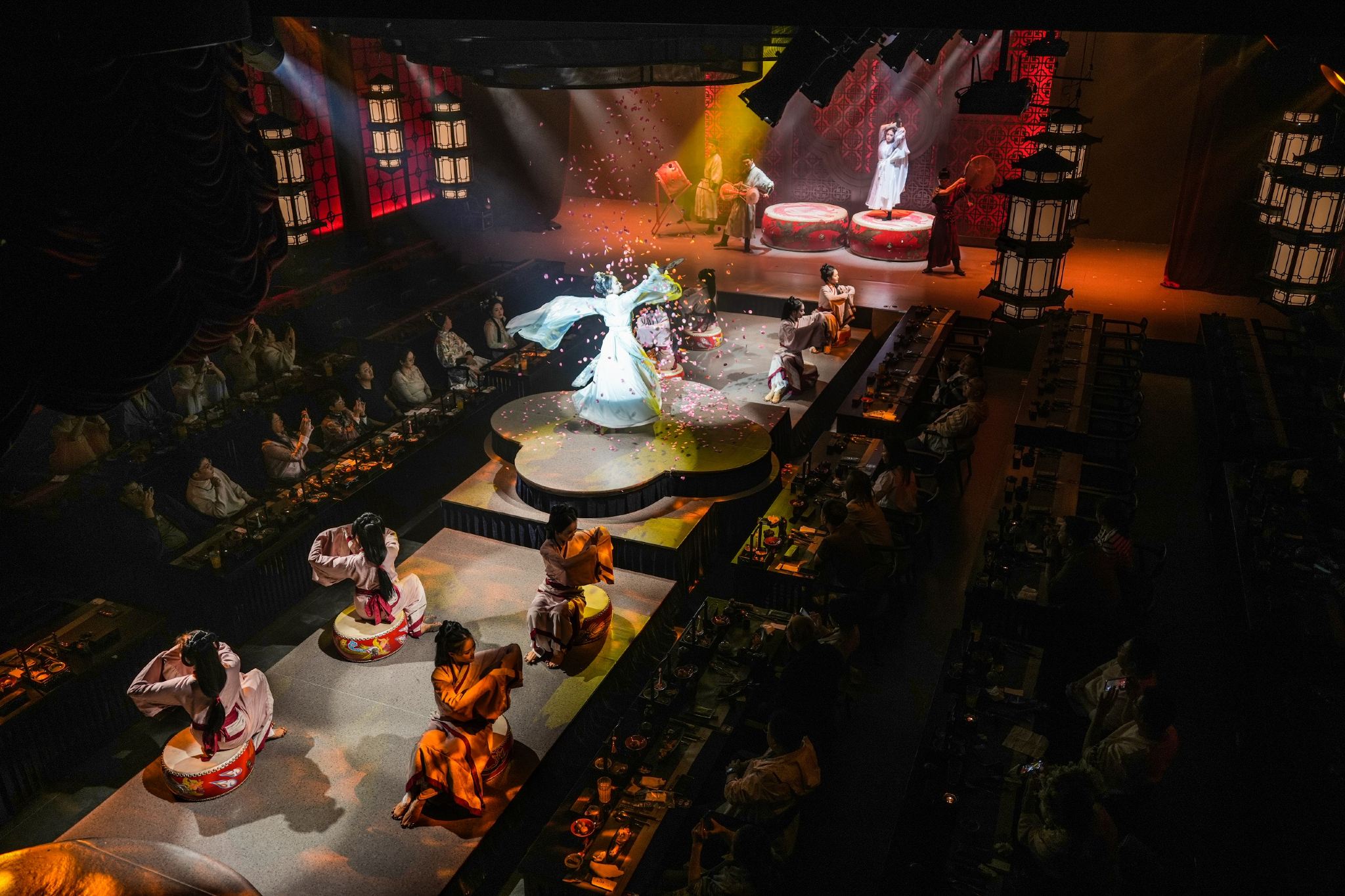 Chongqing Huali Banquet - Royal Banquet of Ba Kingdom: Immersive experience of ancient royal feasts (gourmet cuisine + dance performances + ancient costume experience)