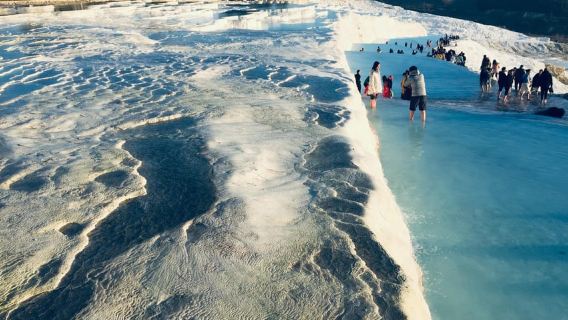 Desde Esmirna: tour de Hierápolis y Pamukkale con guía