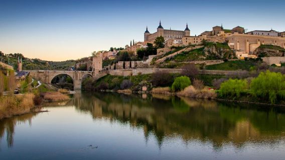 Toledo: Recorrido a pie por las tres culturas en español