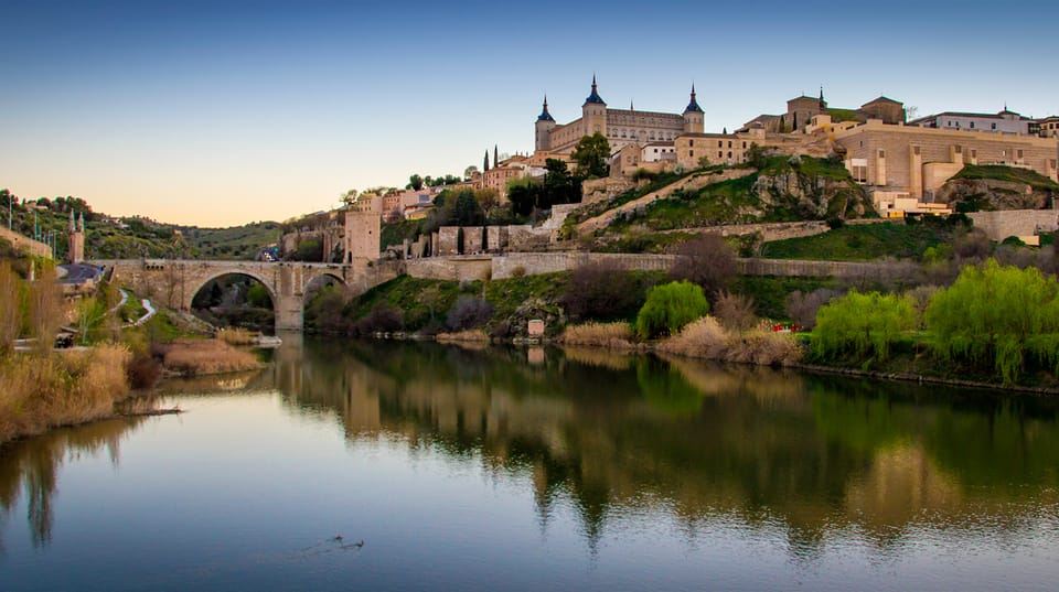 Toledo: Recorrido a pie por las tres culturas en español