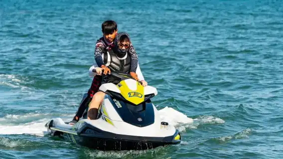 泰國芭提雅出海三島一日遊【帆船遊艇/自駕水上電單車任選＋浮潛含餐＋海上玩樂項目】
