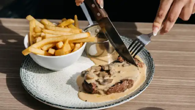 Searock Bar and Grill 用餐體驗（牛排或海鮮特色菜）