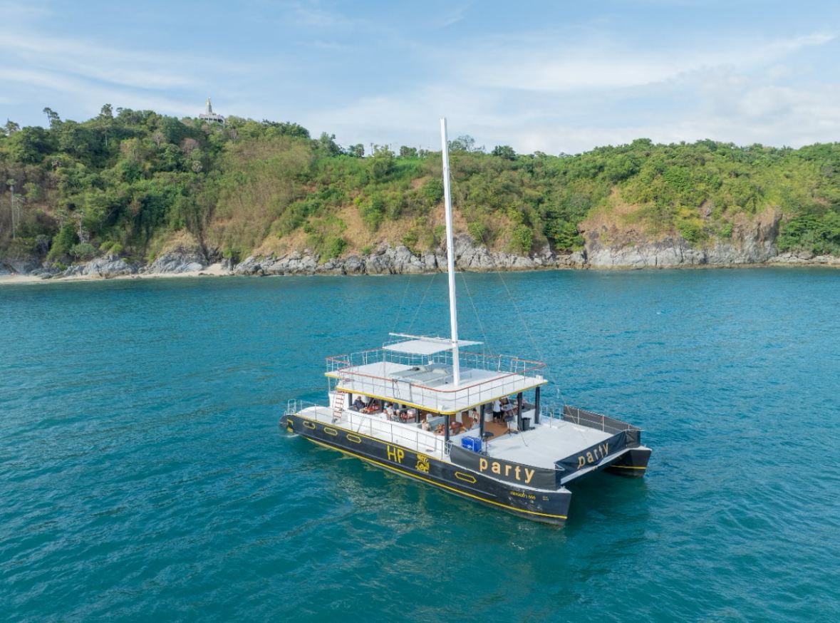 Sagittario Nobile Doppio Piano Barca a Vela in Nero Oro