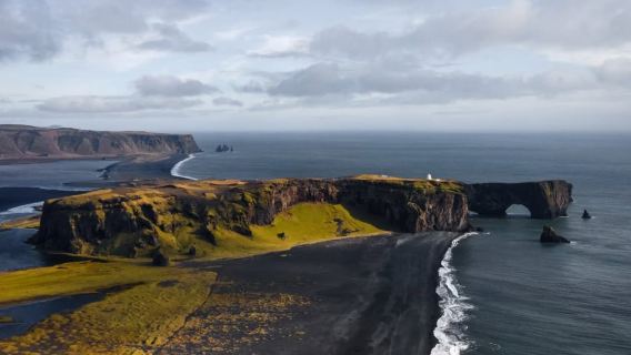 Tour di un giorno con noleggio con conducente esclusivo lungo la costa sud dell'Islanda, passando per la cascata di Seljalandsfoss, la cascata di Skógafoss, Vík í Mýrdal e la spiaggia di sabbia nera.