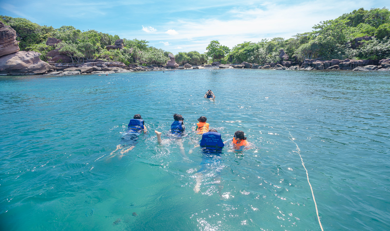 Phu Quoc: 3 Islands Canoe Tour with Cable Car & Buffet Lunch
