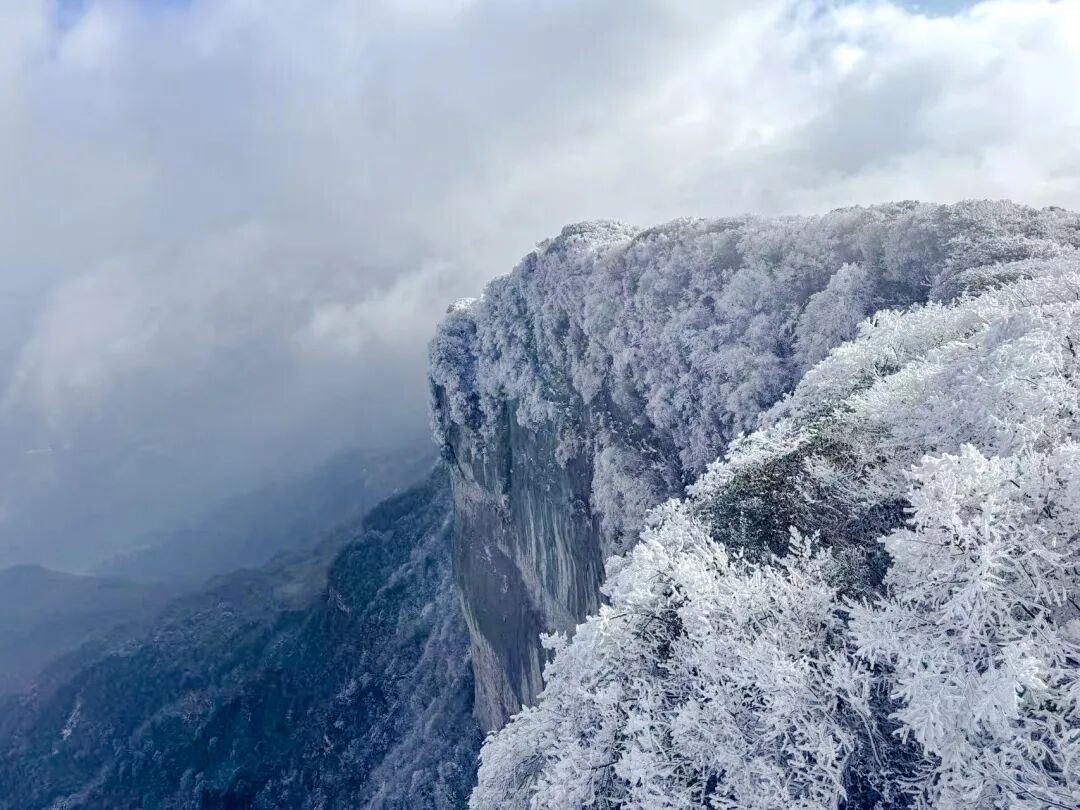 ทัวร์ 1 วัน เขตการค้าโกลด์ฟาง ฉงชิ่ง [หิมะ/ทะเลหมอก/น้ำค้างแข็ง/เหมารถ 10 ชั่วโมง/ไกด์นำเที่ยวภาษาอังกฤษ]