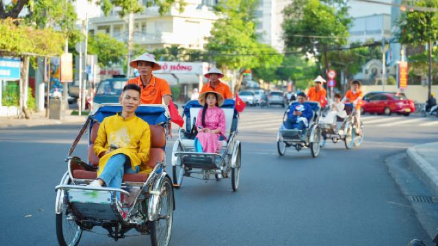 Nha Trang Cyclo & Ao Dai Experience β City Highlights Tour (1.5 Hours)