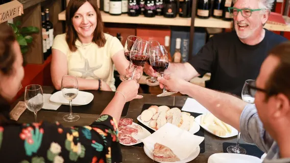 Passeio Gastronômico em Verona: Romeu e Julieta com Vinho Local