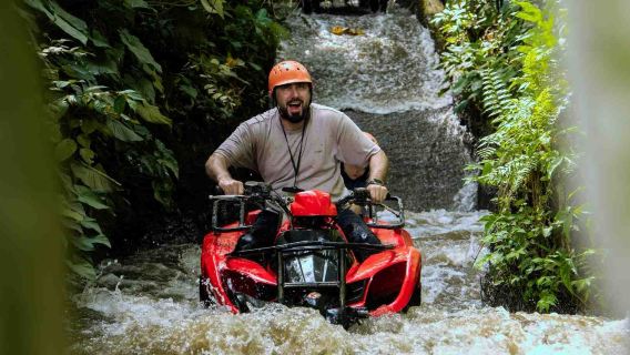 Quad Bike ATV por Ubud con KeepAll Adventure Bali a través del Túnel Leggong y Cascada