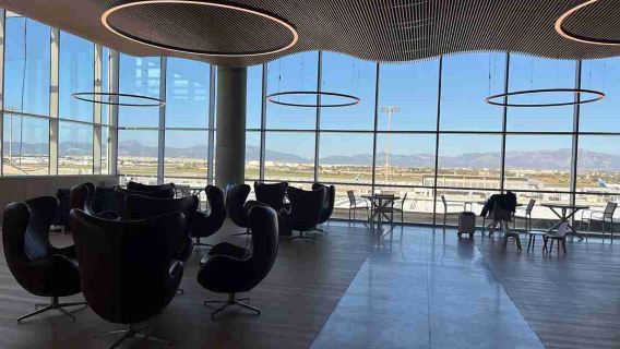 VIP-Lounge-Gutschein für den Flughafen Palma de Mallorca (PMI) in Spanien | Lounge für Umsteigepassagiere/Wartebereich/Erholung/Selbstbedienungsrestaurant | Geschäftsreisen