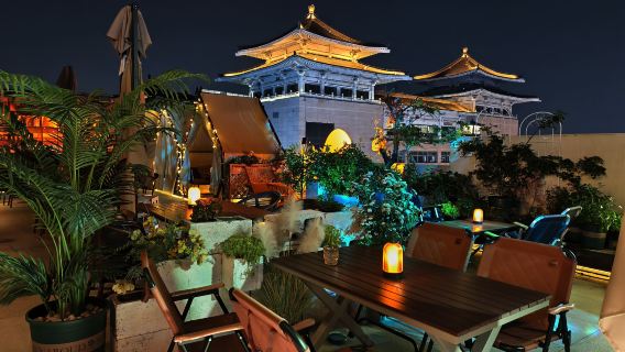 Xi'an teahouse night: tea tasting, mahjong, and night views
