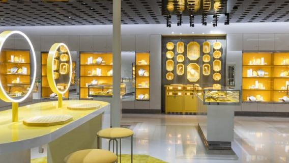 Innsbruck: Swarovski Exclusive Guided Tour with Drink & Gift