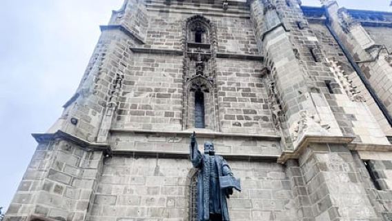 From Bucharest: Dracula Castle, Peles and Brașov Day Trip