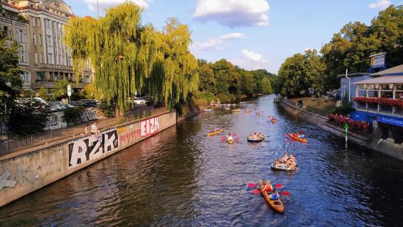 Berlin: Guided Kayak Tour on the River Spree