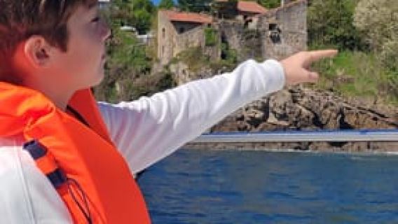 Discover Hondarribia by sea. Audio-guided sightseeing tour by boat