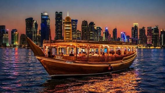 Doha: Pelayaran Makan Malam Romantis dengan Dhow Pribadi untuk Pasangan - Matahari Terbenam, Skyline & Makan Malam untuk Berdua