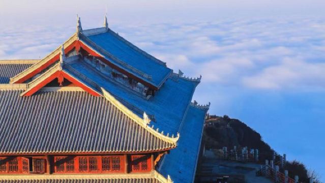 峨眉山一日遊【15人小團金頂+峨眉半山特色午餐】