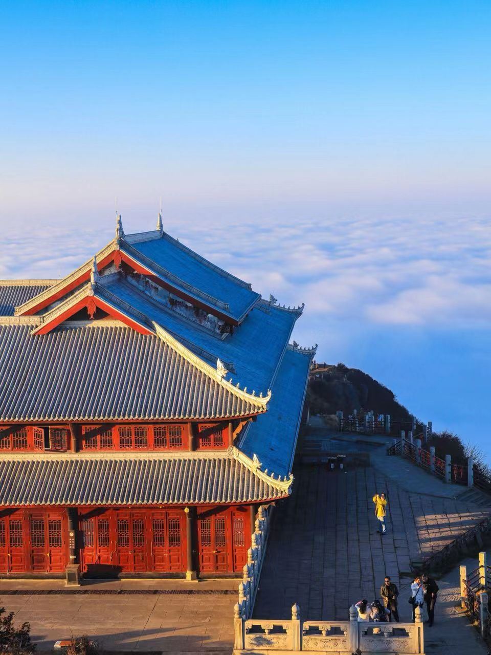 Mount Emei one-day tour[15-person Small Group Golden Summit + Emei Mid-Mountain Special Lunch]