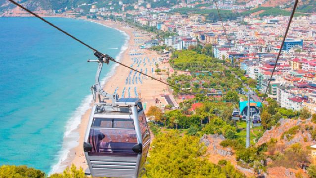 ทัวร์ชมเมืองพระอาทิตย์ตกที่อลันยาพร้อมเคเบิลคาร์และบริการรับส่งไปกลับโดยรถจี๊ป 4x4
