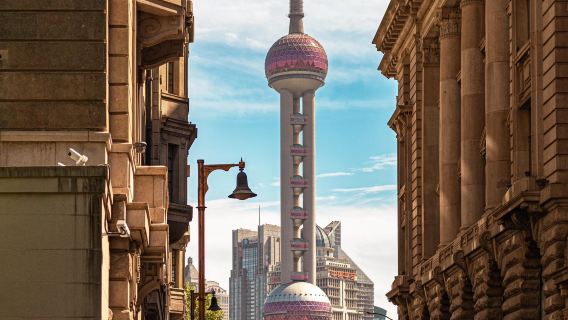Recorrido de un día por el Bund de Shanghái, la Torre de la Perla Oriental, el Templo Jing'an y la Plaza del Mercado Antiguo de 1933 con servicio en inglés y chino