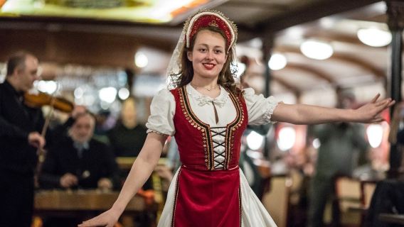 Budapest: Traditional Hungarian Dinner Cruise with Live Music