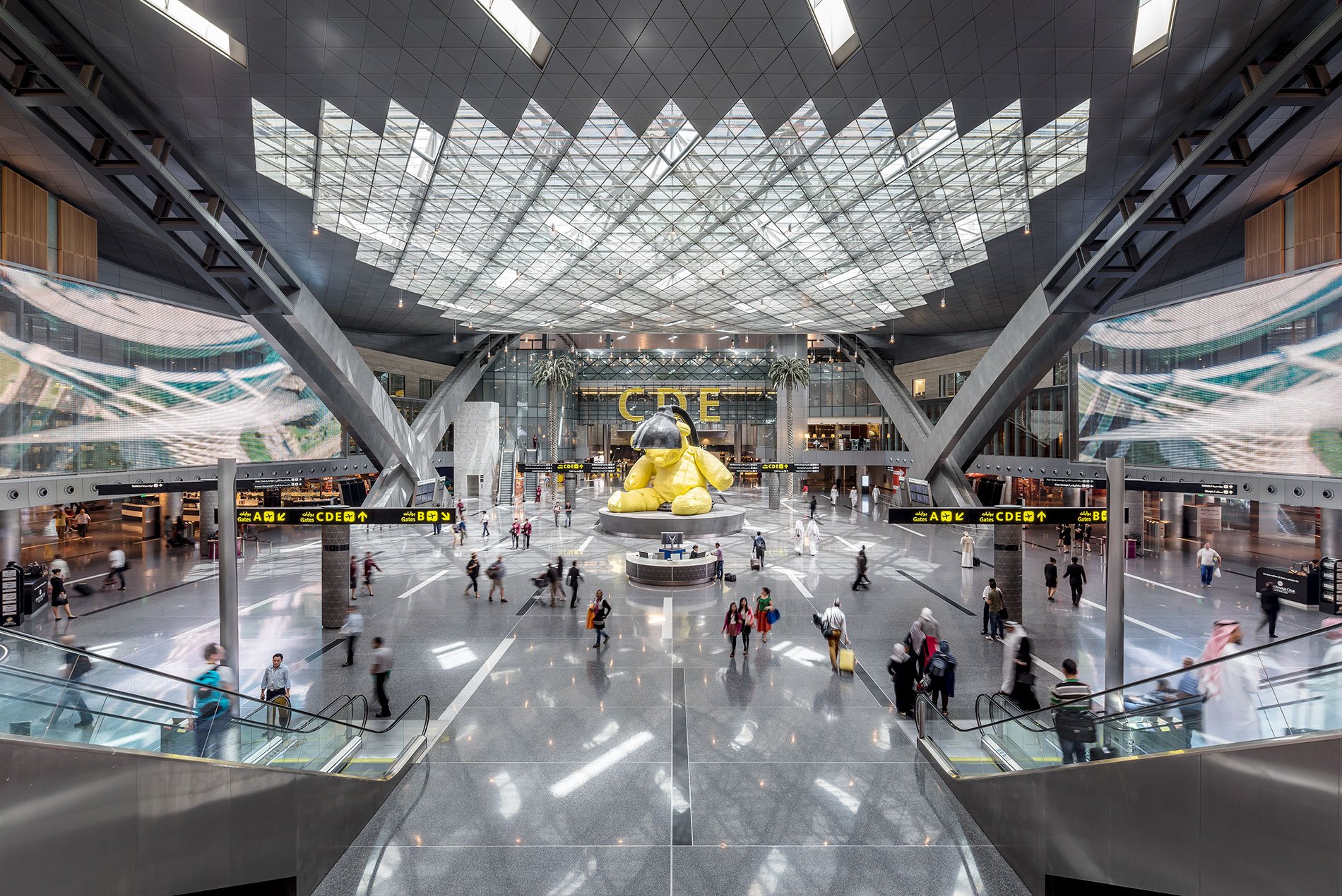 Doha, Qatar airport pick-up airport transfers (Chinese/English) [Free SIM Card with Data Included]