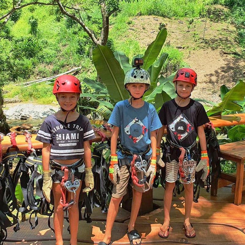 Однодневный тур в залив Моми на Фиджи [Канатные дороги в джунглях залива Моми | 16 высокогорных канатных трасс + активный отдых для всей семьи + исследование пещер + легкий обед включен]